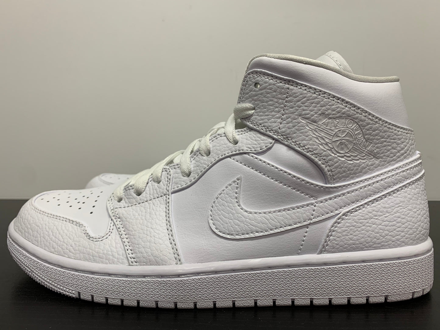 Nike Air Jordan 1 Mid Triple White