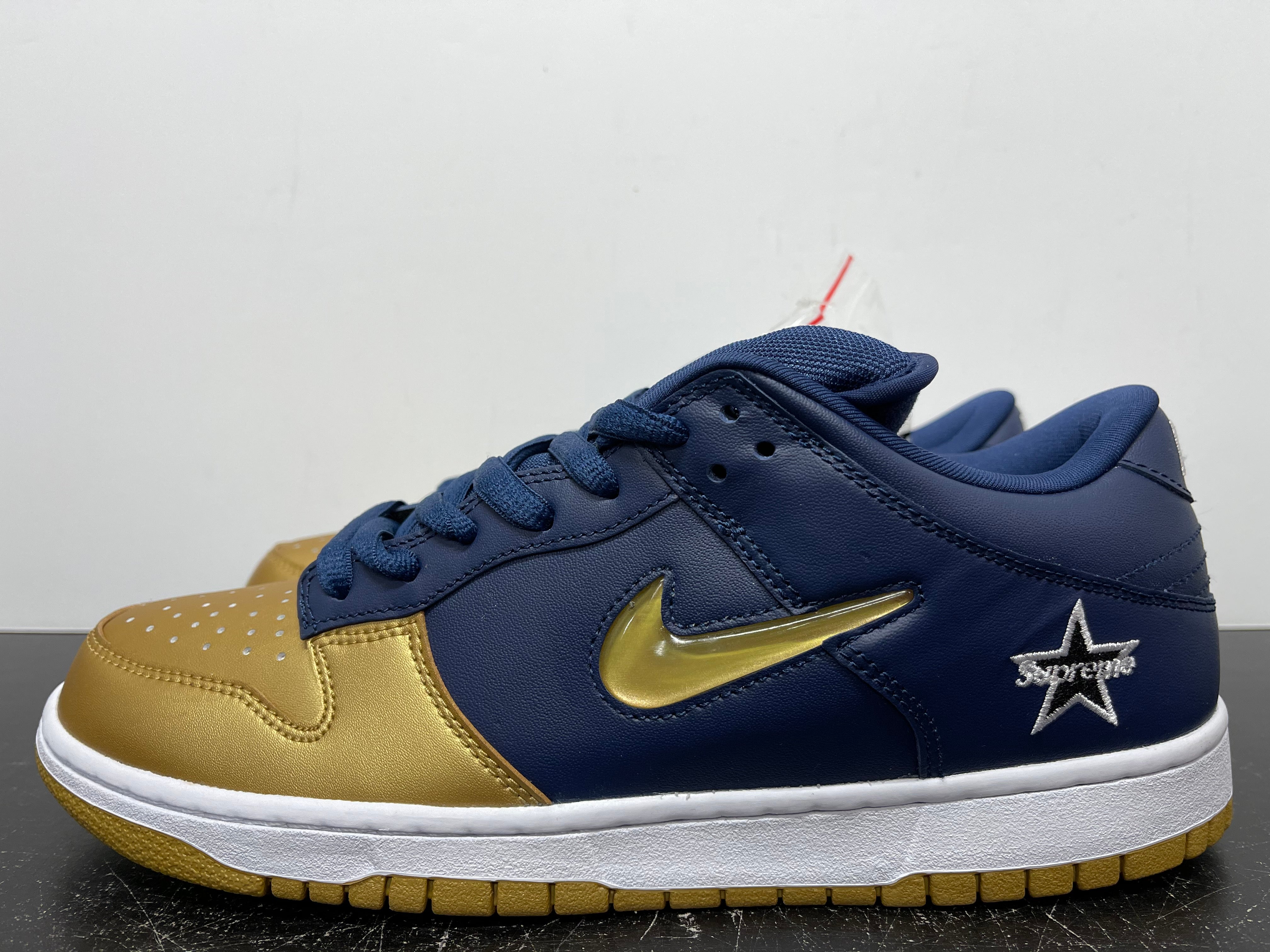 Nike SB Dunk Low Supreme Jewel Swoosh Gold – ChillyKicks