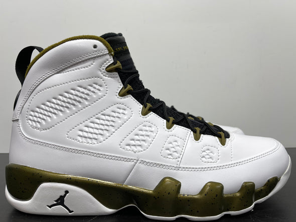 Nike Air Jordan 9 Statue