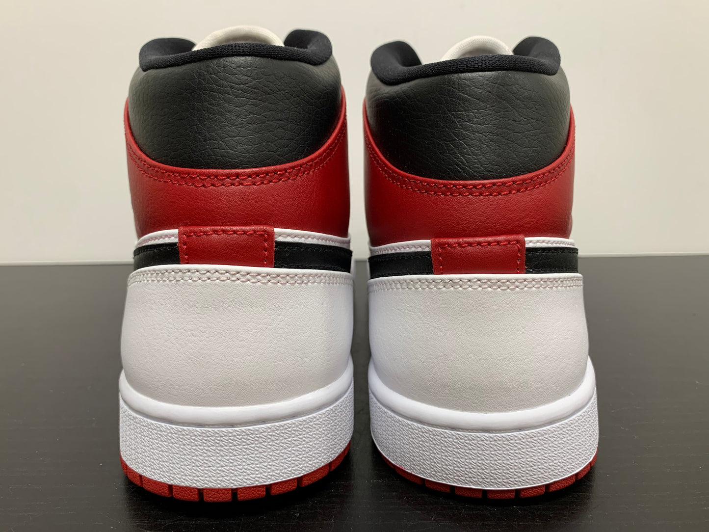 Nike Air Jordan 1 Mid Chicago