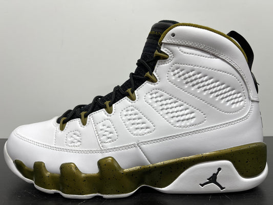 Nike Air Jordan 9 Statue