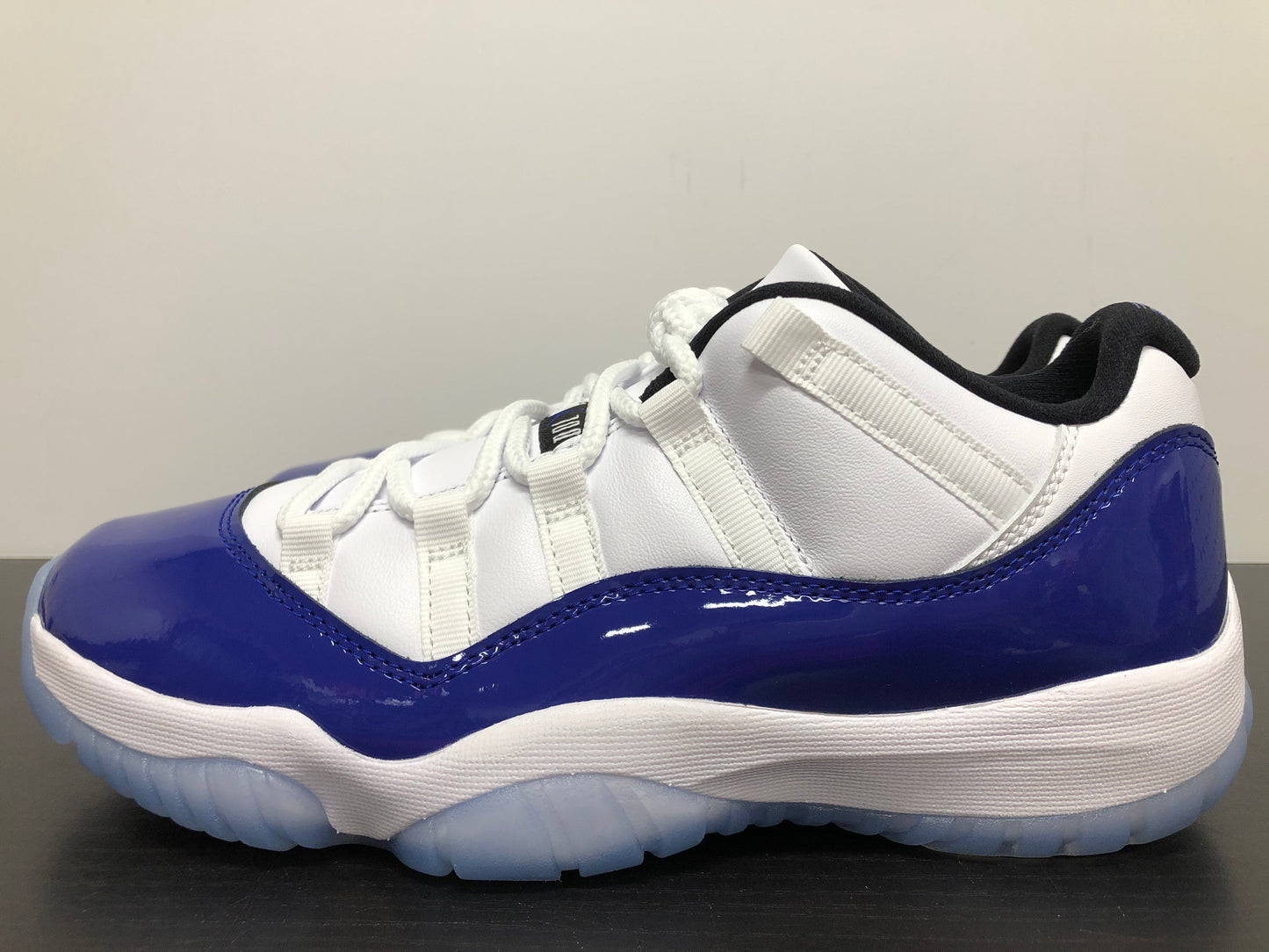 WMNS Nike Air Jordan 11 Low Concord Sketch