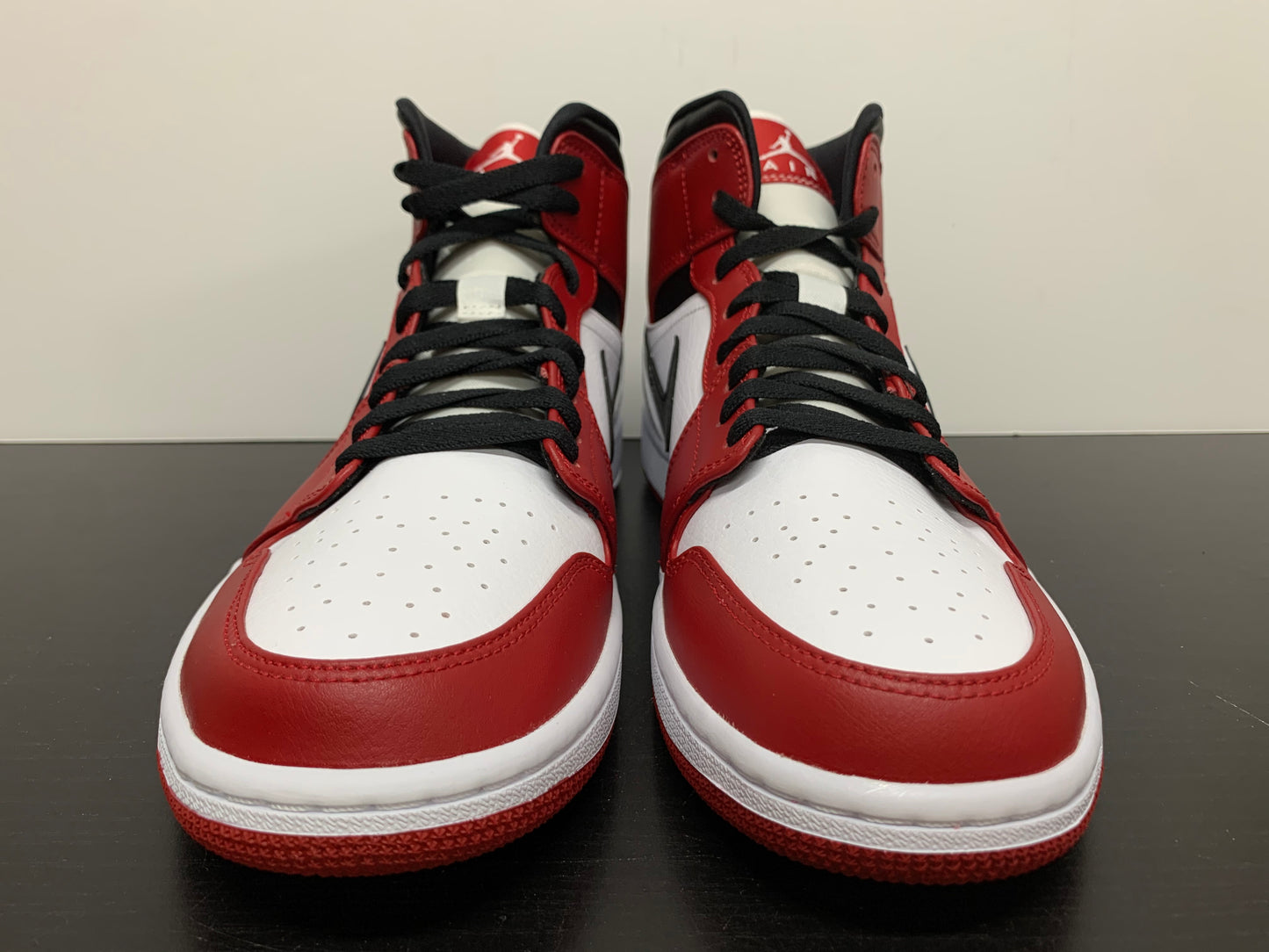 Nike Air Jordan 1 Mid Chicago