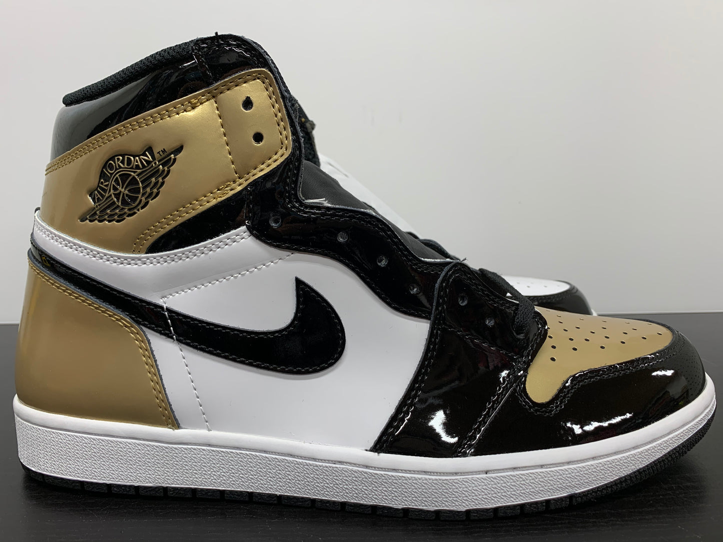 Nike Air Jordan 1 Gold Top 3